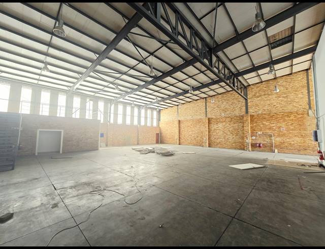 866M² WAREHOUSE TO LET IN NORTH RIDING